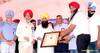 Ludhiana News : ਪਸ਼ੂ ਮੇਲੇ 'ਚ 4 ਕਿਸਾਨਾਂ ਨੂੰ CM ਅਵਾਰਡ: ਮੰਤਰੀ ਖੁੱਡੀਆਂ ਨੇ ਕੀਤਾ ਸਨਮਾਨਿਤ, ਮੁਰਗੇ ਪਾਲ ਤੇ ਗਾਂ ਦਾ ਦੁੱਧ ਵੇਚ ਕੇ ਕਮਾ ਰਹੇ ਲੱਖਾਂ