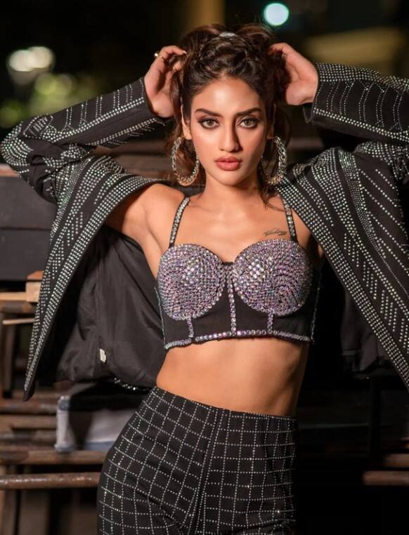 नुसरत ने अपने करियर की शुरुआत मॉडलिंग से की थी और फेयर वन मिस कोलकाता का खिताब भी जीता था.उन्होंने, टॉलीवुड मूवी 'शोत्रु' से फिल्म जगत में डेब्यू किया. वह बंगाली फिल्म 'खोका 420' में नजर आईं, जिससे वह पूरे बंगाल में मशहूर हो गईं.