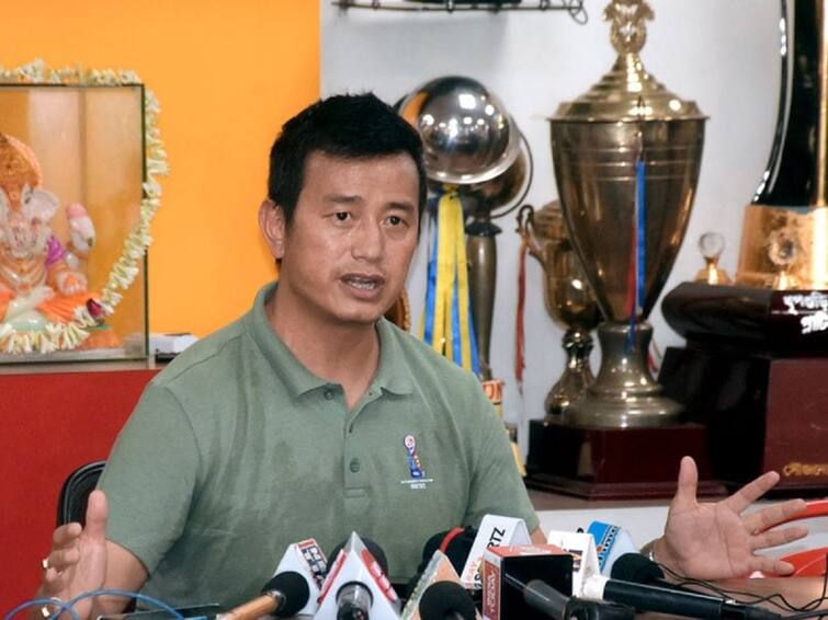 Former Indian Footballer Bhaichung Bhutia To Join Pawan Chamling Party பாஜகவுக்கு எதிரான நிலைப்பாடு? சிக்கிம் ஜனநாயக கட்சியில் இணையும் முன்னாள் கால்பந்து வீரர் பைச்சுங் பூட்டியா