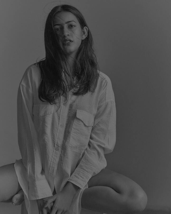 మెగా బ్యూటీ నిహారిక రోజు రోజుకు గ్లామర్ డోస్ పెంచుతోంది.Photo Credit: Niharika Konidela/Instagram