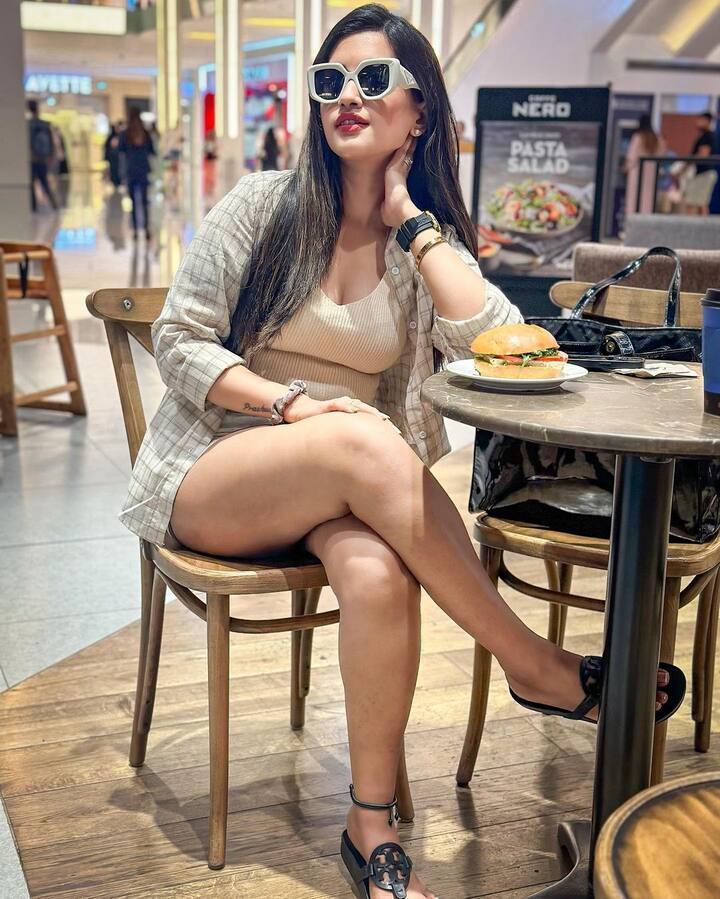 స్రవంతి చొక్కారపు తన ఫొటోలు ఇన్‌స్టాగ్రామ్‌లో షేర్ చేశారు.