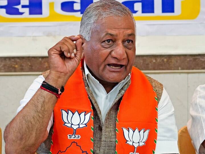 Union Minister General VK Singh says we have to isolated pakistan after Anantnag encounter 'क्रिकेट, फिल्म...सब खत्म करो',  वीके सिंह ने बताया पाकिस्तान से निपटने का रास्ता