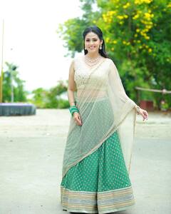 Sadaa Photos : ‘கோடி கோடி மின்னல்கள் ஓடி வந்து பாயுதே..’ நடிகை சதாவின் க்யூட் கிளிக்ஸ்!