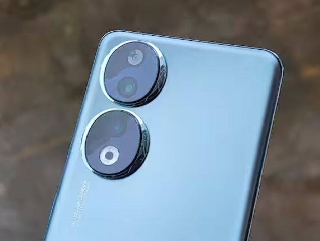 ਮੋਬਾਈਲ ਫੋਨ ਵਿੱਚ, ਤੁਹਾਨੂੰ Snapdragon 7 Gen 1 SOC, 200MP ਪ੍ਰਾਇਮਰੀ ਕੈਮਰਾ ਅਤੇ 66 ਵਾਟ ਫਾਸਟ ਚਾਰਜਿੰਗ ਦੇ ਨਾਲ 5000 mAh ਦੀ ਬੈਟਰੀ ਮਿਲਦੀ ਹੈ।