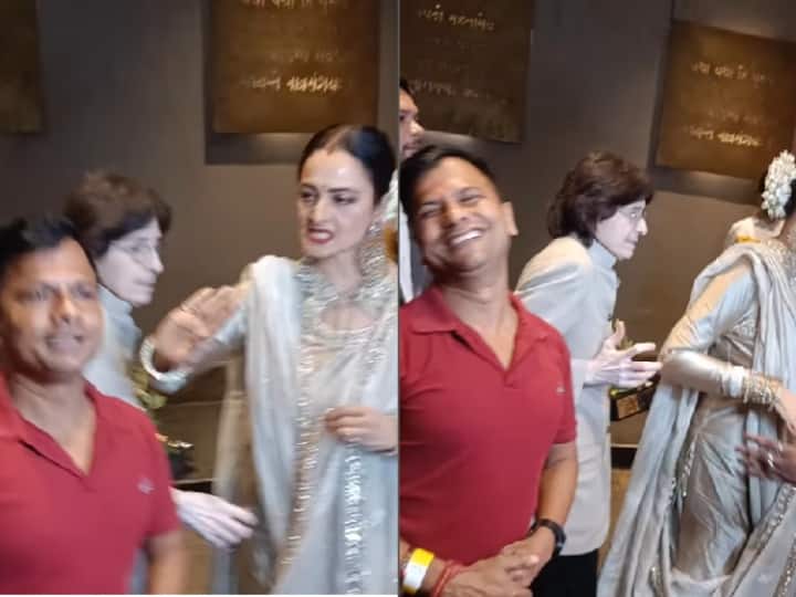 rekha slaps paparazzi in a event video viral fans says banda to khush ho gaya Rekha Video: पैपराजी को रेखा ने मारा थप्पड़, फोटोग्राफर ने इस तरह किया रिएक्ट