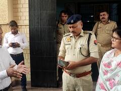 हापुड़: छात्रों के माथे से मिटाया टीका, कलावा और राखी को भी फिंकवाया, स्कूल में परिजनों ने किया हंगामा