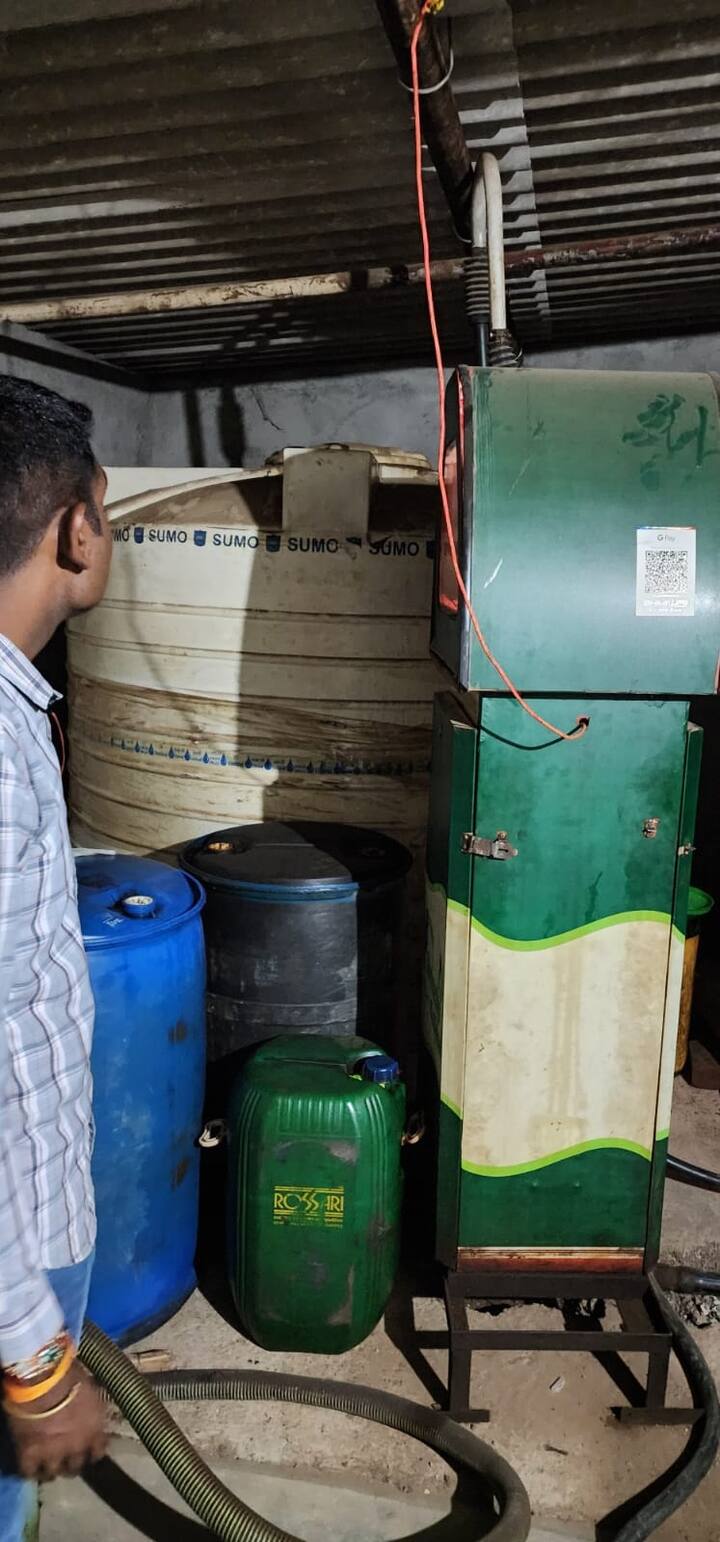મળતી માહિતી મુજબ ગ્રામ્ય વિસ્તારના ઓરડી બનાવી બાયો ડિઝલનું ગેરકાયદે વેંચાણ હાથ ધરવામાં આવતું હતું.