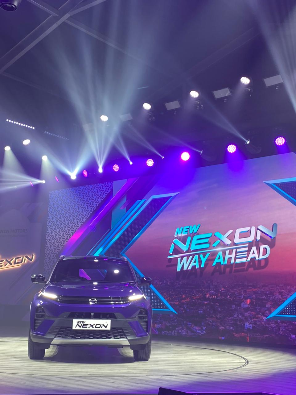 Tata Nexon Facelift Launched: लॉन्‍च हुई टाटा नेक्‍सन फेसलिफ्ट, डिटेल में जानें फीचर्स, कीमत और कलर ऑप्‍शंस