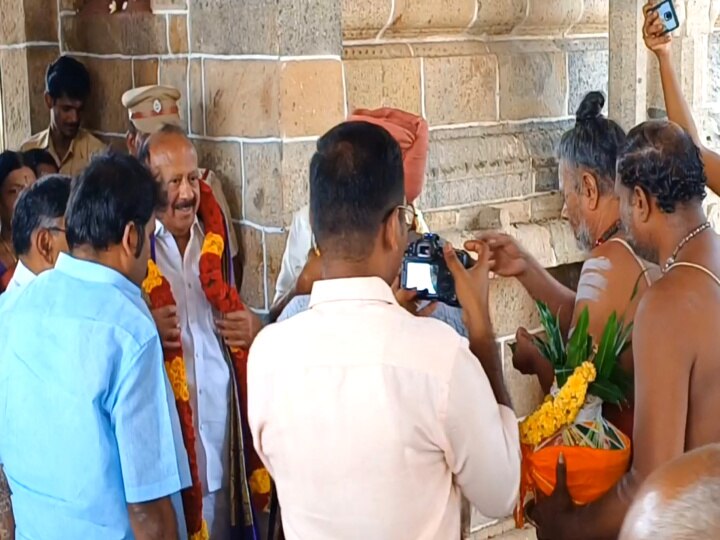 சட்ட சிக்கல்களை போக்கும் பரிகார ஸ்தலத்தில்  திமுக அமைச்சர்கள்  வழிபாடு