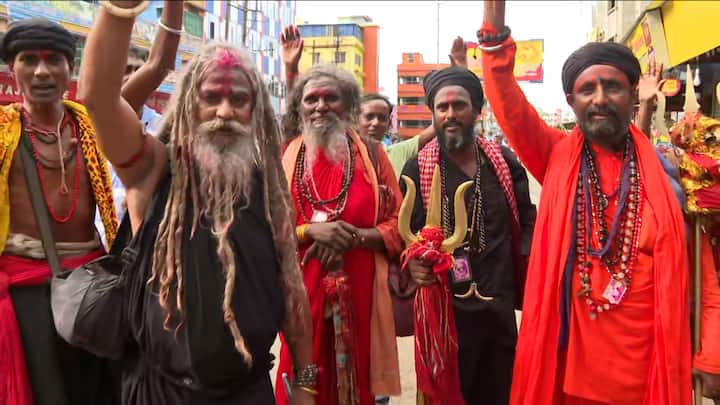 বিশেষ পুজো উপলক্ষ্যে তারাপীঠে ভিড় তন্ত্রসাধকদের। দূরদূরান্ত থেকে এসেছেন ভক্তরাও।