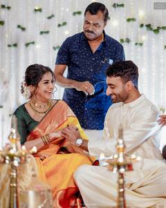 Meera Nandan Pics: मलयालम एक्ट्रेस मीरा नंदन ने की बिजनेसमैन श्रीजू के साथ सगाई, सोशल मीडिया पर सामने आईं कपल की रोमांटिक तस्वीरें