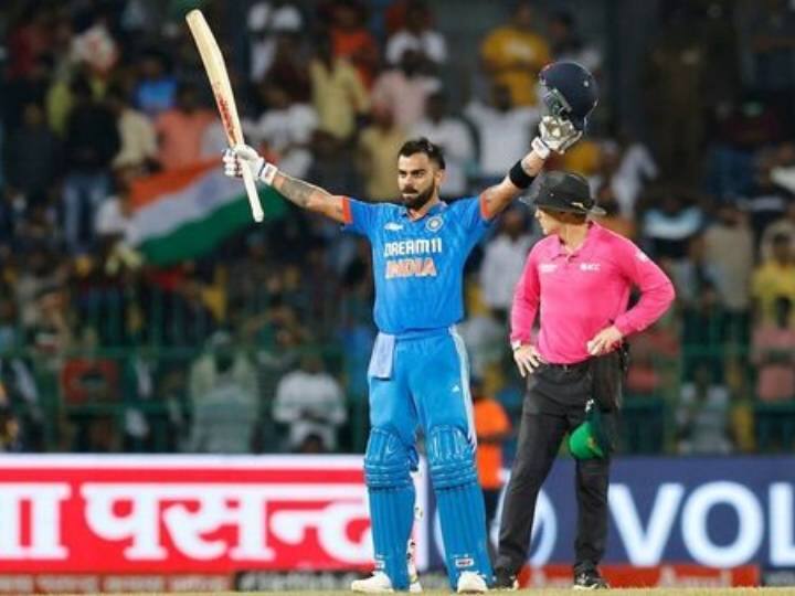 Sanath Jayasuriya Says Virat Kohli Scoring 13,000 ODI runs And  he gives his 100 Percentage in the field with full energy That's what youngsters can learn from him Virat Kohli: कोहली की फील्ड पर एनर्जी देख प्रभावित हुआ पूर्व दिग्गज, कहा - युवाओं को यह चीज जरूर सीखनी चाहिए