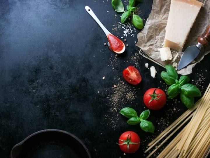 इस सरल रेसिपी को आज़माएँ और अपने प्रियजनों के साथ आनंद लें! किटी पार्टी, पिकनिक या गेम नाइट जैसे अवसरों पर इस शाकाहारी रेसिपी का आनंद लेना उपयुक्त है और यह निश्चित रूप से अपने मेहमानों को इसकी समृद्ध और मलाईदार बनावट से आश्चर्यचकित कर देगा। तो, इस सप्ताहांत इस आसान रेसिपी को आज़माएँ और इसके स्वादिष्ट स्वाद का लुत्फ़ उठाएं.