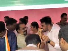 मनेंद्रगढ़ में कांग्रेस ने किया रेल रोको आंदोलन, प्रदर्शन स्थल पर ही विधायक प्रतिनिधि का मना जन्मदिन