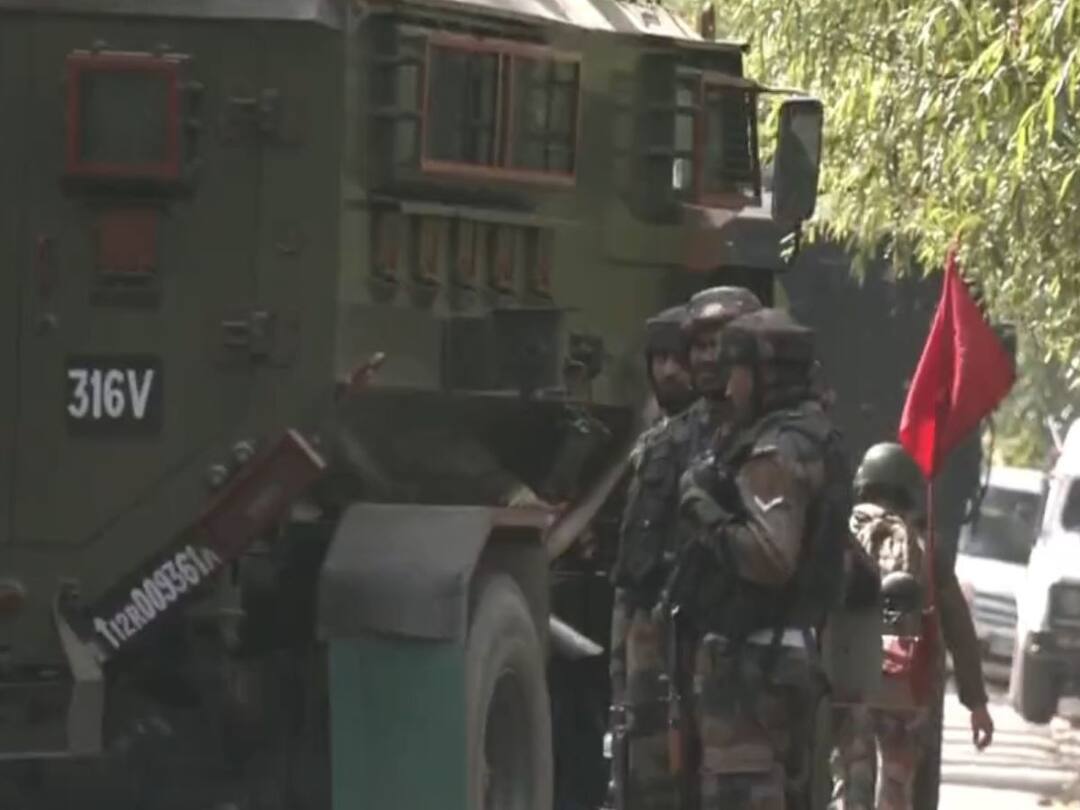 Jammu and Kashmir Fresh Firing In Anantnag Day After 3 Security Officers Killed In Encounters జవాన్లను బలి తీసుకున్న టెర్రరిస్ట్‌లపై ఆర్మీ ప్రతీకారం, ఉగ్రస్థావరాన్ని చుట్టుముట్టిన సైనికులు