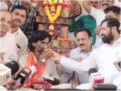 Maratha Reservation: मनोज जरांगे ने खत्म की भूख हतड़ाल, CM शिंद ने पिलाया जूस, देखें तस्वीरें