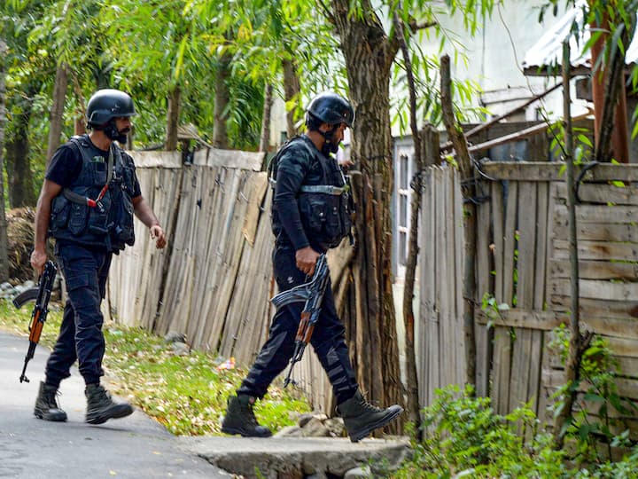 Security forces conduct searches during the encounter. Leaders across political parties in Jammu and Kashmir expressed grief over the death of the three security personnel. (Source: PTI)
