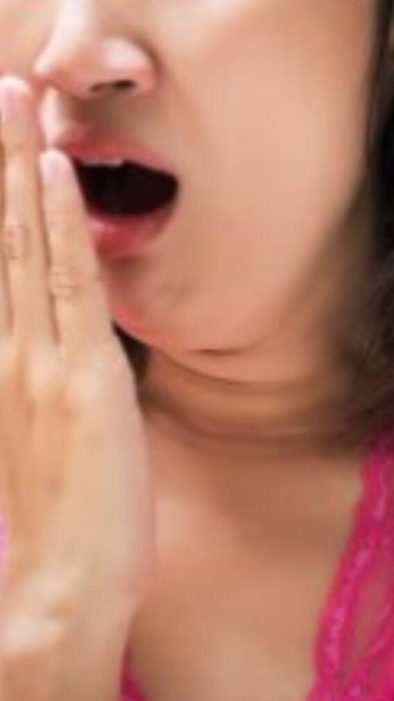 মুখের গন্ধে অস্বস্তি? দূর করুন সহজেই