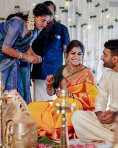 Meera Nandan Pics: मलयालम एक्ट्रेस मीरा नंदन ने की बिजनेसमैन श्रीजू के साथ सगाई, सोशल मीडिया पर सामने आईं कपल की रोमांटिक तस्वीरें