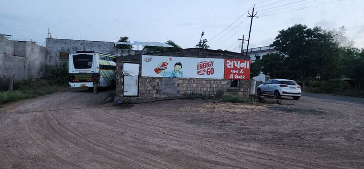 સાથે જ મોબાઈલ, 7 હજાર લિટરથી વધુનું ઈંધણ સહિતનો મુદ્દામાલ કબ્જે કરવામાં આવ્યો છે.