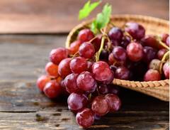 Benefits Of Red Grapes : काळ्या आणि हिरव्या द्राक्षांपेक्षा लाल द्राक्षे जास्त फायदेशीर, जाणून घ्या त्याचे चमत्कारी फायदे