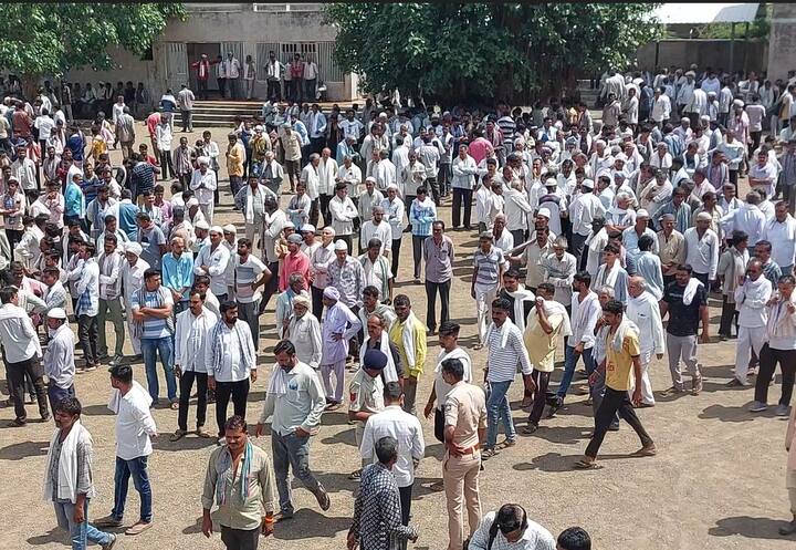 આ ગામમાં અનેક પરિવારોએ માતા-પિતાની છત્રછાયા ગુમાવી છે. હર્ષ ઉલ્લાસ સાથે રાજસ્થાનથી ગોકુળ મથુરા જતી બસને દુર્ઘટના નડતા 12 નિર્દોષ શ્રદ્ધાળુઓ જીવ ગુમાવાનો વારો આવ્યો હતો.