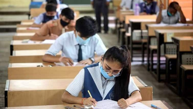 CBSE Board Exam: 10th-12th main examination from today CBSE Board Exam: આજથી CBSE ધોરણ-10 અને 12મી મુખ્ય પરીક્ષા શરૂ, પરીક્ષા આપતા પહેલા જાણી લો આ ગાઈડલાઈન