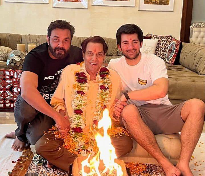 बॉबी ने कहा कि, जब मुझे धीरे-धीरे ये समझ आने लगा कि ये सबकुछ गलत है तो मुझे पापा की बातें भी सही लगने लगी. फिर मुझे ये भी समझ आया कि अगर आज हम ऐशो-आराम की लाइफ जी रहे हैं और लग्जरी बंगले में रह रह हैं तो ये सिर्फ पापा की मेहनत है. इसके बाद मेरा और पापा का रिश्ता सुधरने लगा और आज हमारे बीच अच्छी बॉन्डिंग है.