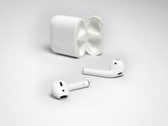 టాబ్లెట్ అనుకుని ఎయిర్‌పాడ్‌ మింగేసిన మహిళ, కడుపులో వినిపించిన శబ్దాలు