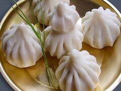 Ganesh Chaturthi Recipes : गणेश चतुर्थीपासून 10 दिवस बाप्पाला अर्पण करा 'हे' नैवेद्य, विघ्नहर्ता होतील प्रसन्न