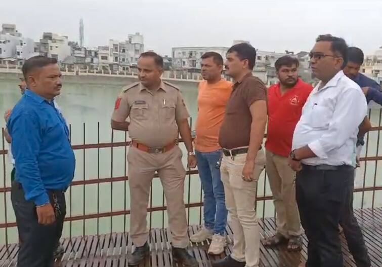 Two children and mother drowned in lake in Vadodara Vadodara: બે બાળકો સાથે માતાએ તળાવમાં ઝંપલાવ્યું, પોલીસનો કાફલો ઘટના સ્થળે