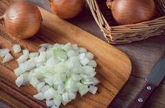 Benefits Of Onion: આ કારણે ડુંગળીને રૂટીન ડાયટમાં અચૂક કરવી જોઇએ સામેલ, તેના ફાયદા જાણી દંગ રહી જશો