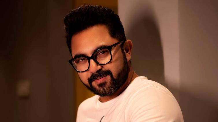 Soham Chakraborty: Actor Soham Chakraborty replied back to all controversy about his post with python know in details Soham Chakraborty: অজগর নিয়ে ছবি তুলে বিতর্কে সোহম, কটাক্ষের উত্তরে কী বলছেন অভিনেতা?