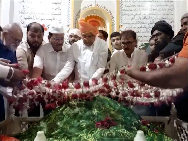 माजी महसूल मंत्री बाळासाहेब थोरात यांच्या मतदारसंघातच भावी मुख्यमंत्री म्हणून विखेंसाठी केलेली प्रार्थना चर्चेचा विषय ठरतेय.