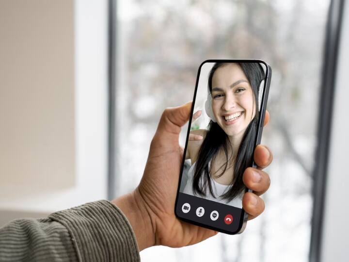 WhatsApp वीडियो कॉल करने में अब आपको आएगा असली मजा, कंपनी ला रही ये शानदार अपडेट WhatsApp is working on Video Avatar Feature available for some beta testers What is it and how it works WhatsApp वीडियो कॉल करने में अब आपको आएगा असली मजा, कंपनी ला रही ये शानदार अपडेट