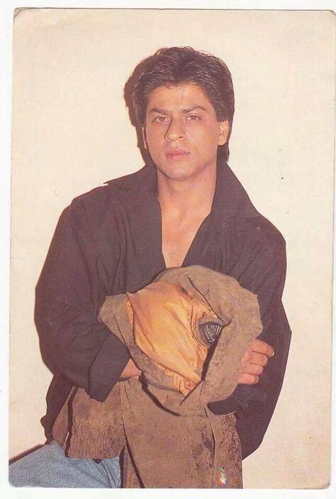 ਬਾਲੀਵੁੱਡ ਦੇ ਰੋਮਾਂਸ ਬਾਦਸ਼ਾਹ ਸ਼ਾਹਰੁਖ ਖਾਨ ਨੂੰ ਐਟਲੀ ਨਿਰਦੇਸ਼ਿਤ ਫਿਲਮ 'ਜਵਾਨ' 'ਚ ਨਕਾਰਾਤਮਕ ਭੂਮਿਕਾ ਲਈ ਕਾਫੀ ਪਿਆਰ ਅਤੇ ਤਾਰੀਫ ਮਿਲ ਰਹੀ ਹੈ। ਇਹ ਫਿਲਮ ਦੁਨੀਆ ਭਰ 'ਚ 600 ਕਰੋੜ ਰੁਪਏ ਦਾ ਅੰਕੜਾ ਪਾਰ ਕਰ ਚੁੱਕੀ ਹੈ ਅਤੇ ਬਾਕਸ ਆਫਿਸ 'ਤੇ ਲਗਾਤਾਰ ਕਮਾਈ ਦੇ ਨਵੇਂ ਰਿਕਾਰਡ ਬਣਾ ਰਹੀ ਹੈ।