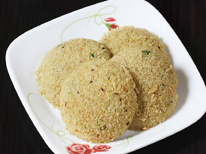 ஓட்ஸ் - ஒரு கப், உளுத்தம்பருப்பு - ஒரு கப், இஞ்சி - ஒரு துண்டு, பச்சைமிளகாய் - 2, உப்பு - தேவையான அளவு.