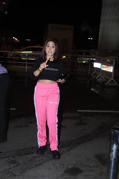 Mumbai: નુસરત ભરૂચા, અનિલ કપૂર અને દિયા મિર્ઝા મુંબઇ એરપોર્ટ પર થયા સ્પોર્ટ