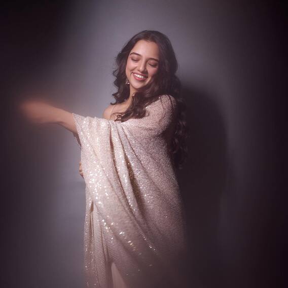 Ahsaas Channa Oozes Elegance In A Shimmery Saree