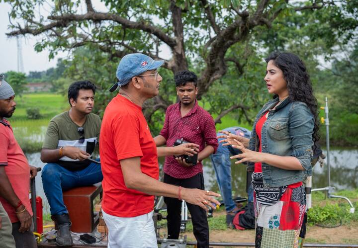 এছাড়াও এই সিরিজে রয়েছেন, গৌরব মল্লিক ও মধুমিতা সেনগুপ্ত।