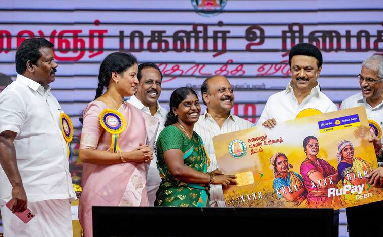 3 Tamil Nadu Women Set To Become Temple Priests In Dravidian Model Says CM Stalin Tamil Nadu CM:'সনাতন-ধর্ম' বিতর্কের মধ্যে মন্দিরের ৩ 'পূজারিণী'-র কথা প্রকাশ্যে আনল তামিলানড়ু