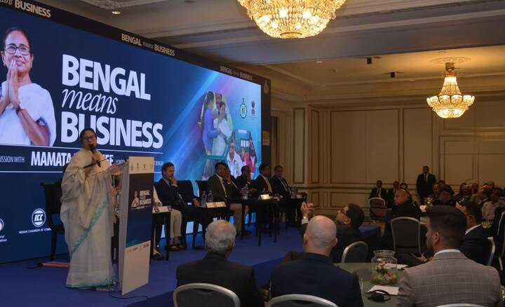 স্পেনের মাদ্রিদে, বেঙ্গল গ্লোবাল বিজনেস সামিটের একটি অনুষ্ঠানে সে দেশের ব্যবসায়ী সংগঠনের ৭২ জন প্রতিনিধিদের বার্তা দেন মুখ্যমন্ত্রী।