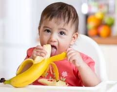 ਆਪਣੇ ਛੋਟੇ ਬੱਚੇ ਨੂੰ ਖਵਾਉਂਦੇ ਹੋ ਕੇਲਾ, ਤਾਂ ਪਹਿਲਾਂ ਜਾਣ ਲਓ ਇਹ ਗੱਲਾਂ