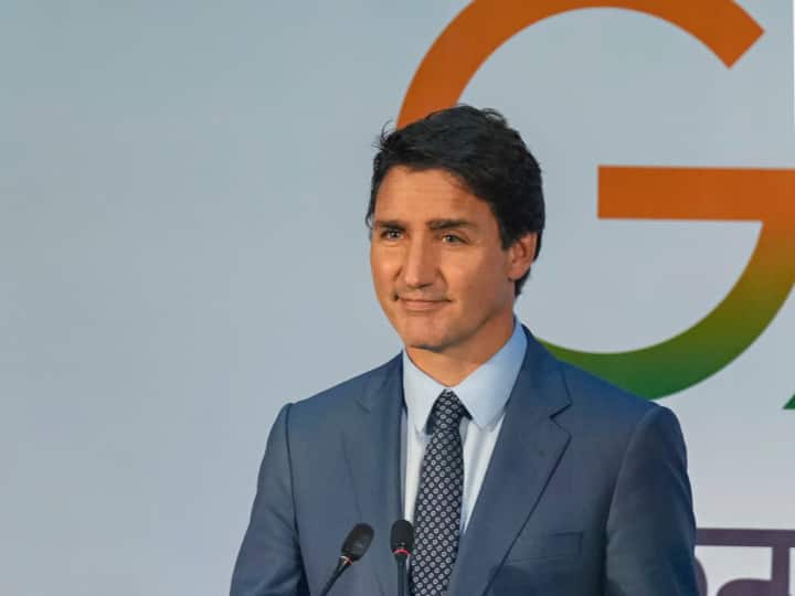 Canadian Prime Minister Justin Trudeau is now dealing with question of Inflation कनाडा के प्रधानमंत्री जस्टिन ट्रुडो की बढ़ी मुश्किलें, अब इस्तीफे को लेकर किए जा रहे हैं सवाल