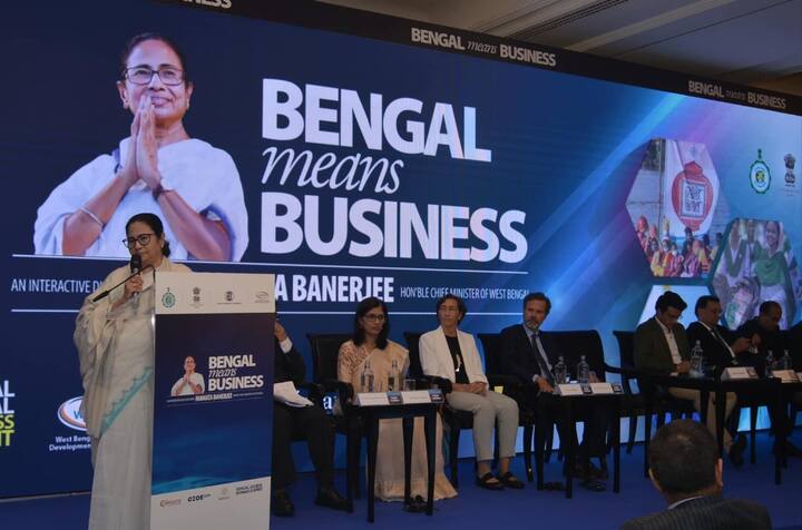 মাদ্রিদের এই মঞ্চে দাঁড়িয়েই মুখ্যমন্ত্রী আরও বলেন, 'আগামী ২১, ২২ ও ২৩ নভেম্বর বসবে বিজিসিএসের আসর। যা ভারতের সেরা।'