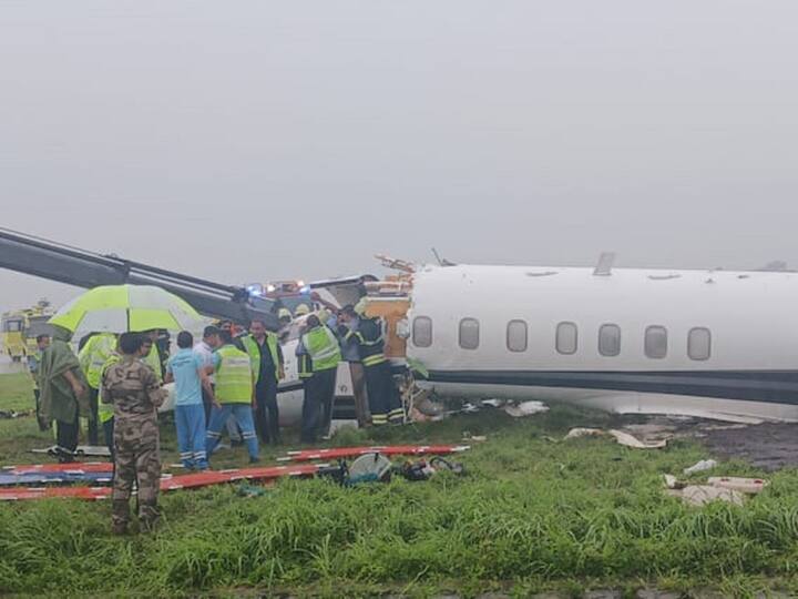 Mumbai Plane Crash: ભારે વરસાદ દરમિયાન ગુરુવારે (14 સપ્ટેમ્બર) મુંબઈ એરપોર્ટ પર એક ખાનગી જેટ લેન્ડિંગ કરી રહ્યું હતું. આ દરમિયાન પ્લેન રનવે પરથી સરકીને અકસ્માતનો શિકાર બન્યું હતું.