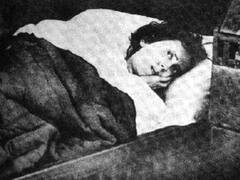 दांत में दर्द का बोलकर सोने चली गई लड़की, फिर 32 साल बाद नींद से उठी! ये घटना पढ़कर हिल जाएगा आपका दिमाग