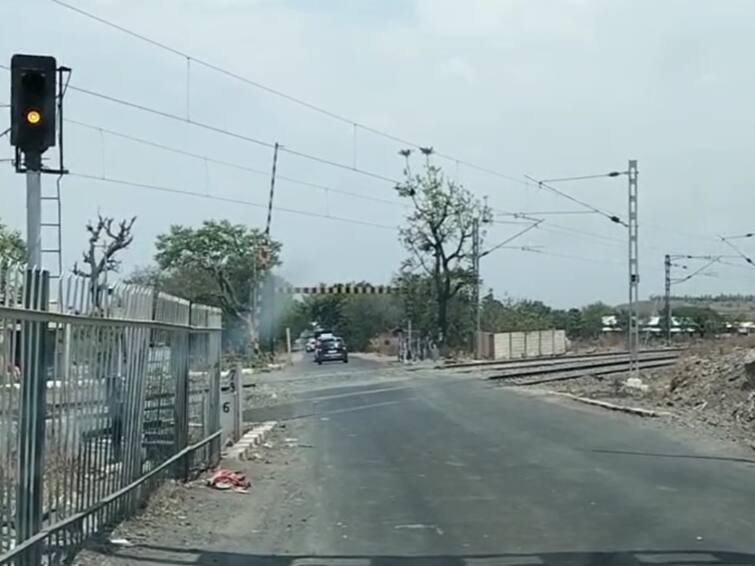 Pune  news Railway gate on Pune-Pandharpur route will remain closed for two days Pune  news :   पुणे-पंढरपूर मार्गावरील रेल्वे गेट दोन दिवस राहणार बंद, पर्यायी मार्गाचा वापर करण्याचं रेल्वे प्रशासनाचं आवाहन