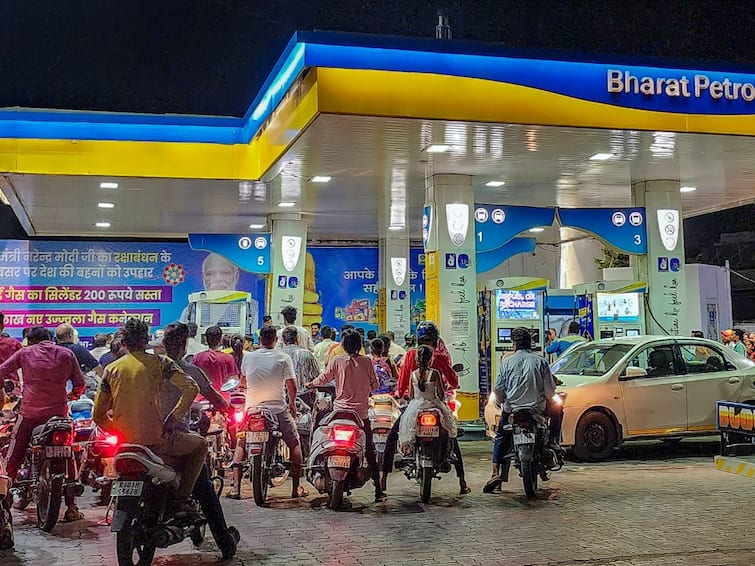 Fuel Pumps In Rajasthan Begin Indefinite Strike Demanding Equalisation Of VAT Rate Fuel Pumps In Rajasthan Begin Indefinite Strike Demanding Equalisation Of VAT Rate