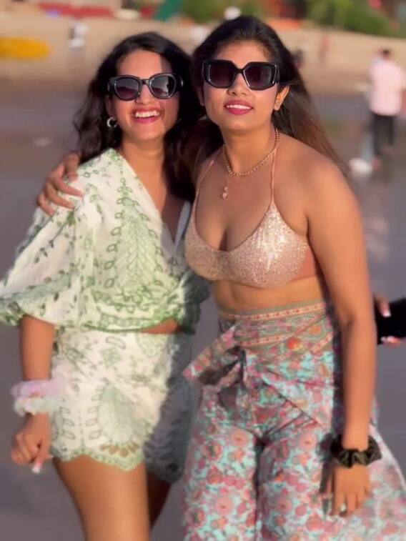 బీచ్ లో బుల్లితెర బ్యూటీస్- చిట్టిపొట్టి డ్రెస్సుల్లో అందాల కనువిందు